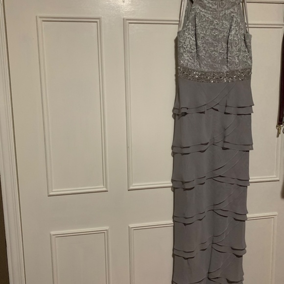 Formal dress - Picture 6 of 6